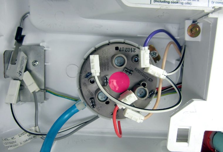 Замена датчика воды в стиральной машине Electrolux